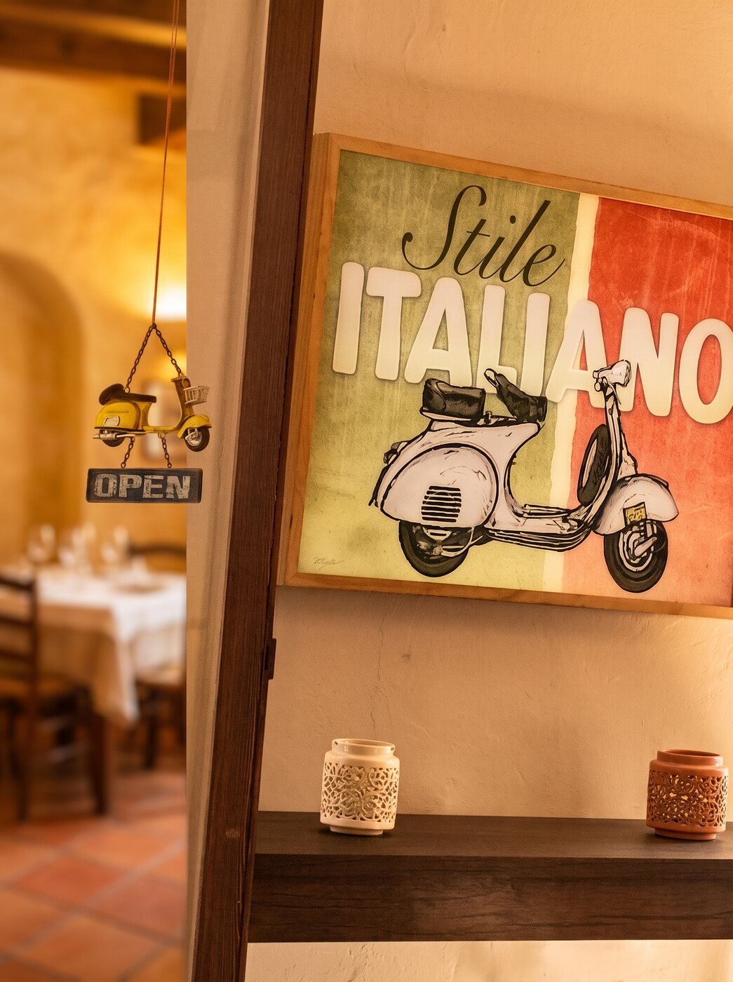 Cartel Stile Italiano en el interior del local