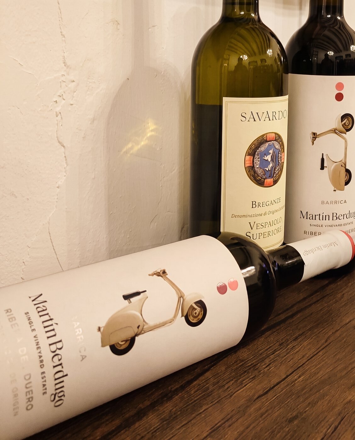 Botellas de vino de la bodega de La Vespa
